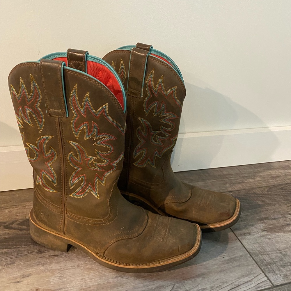 Ariat size 8B